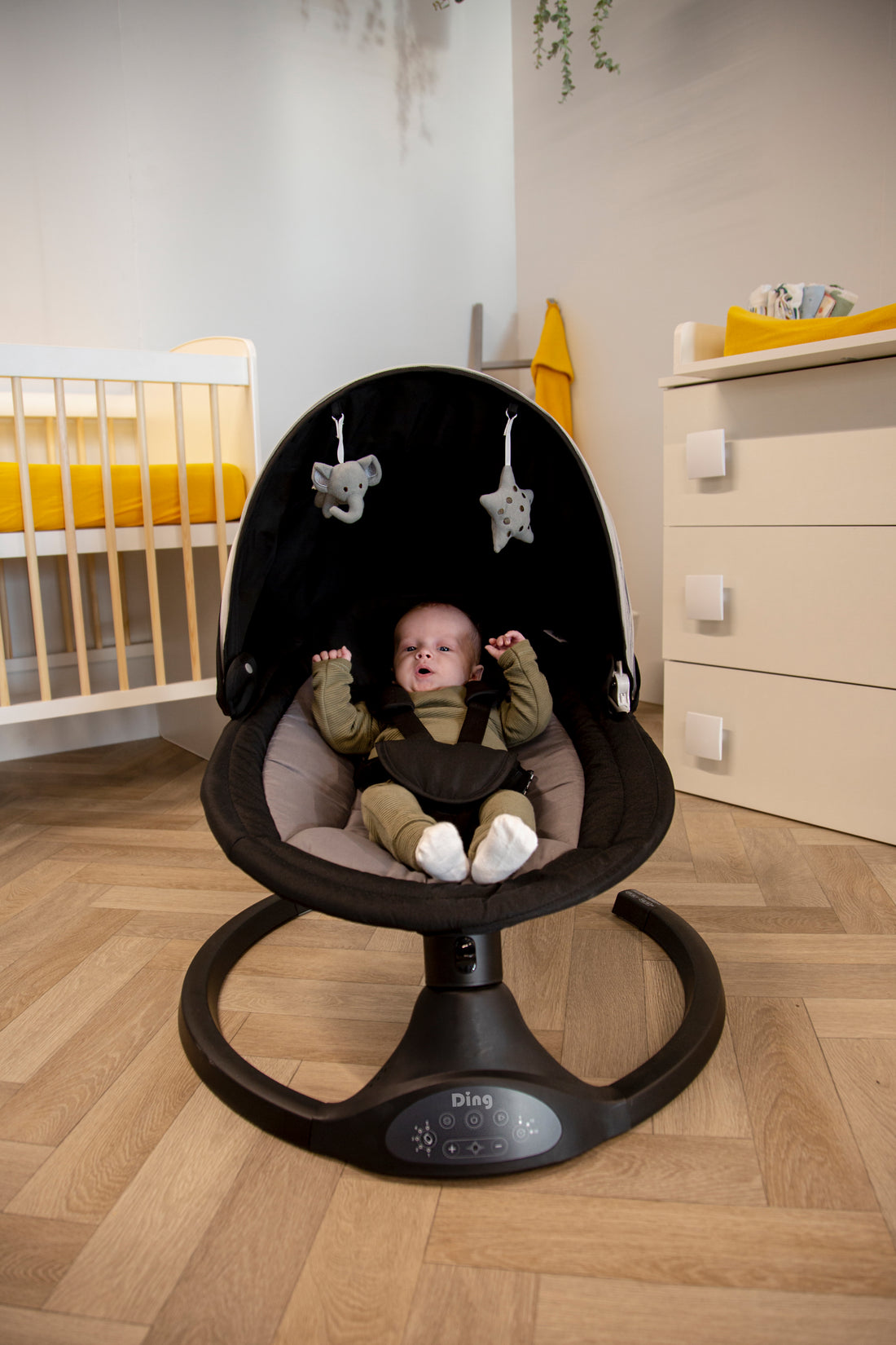 Ding Hugg Black Swing Babyschommel
